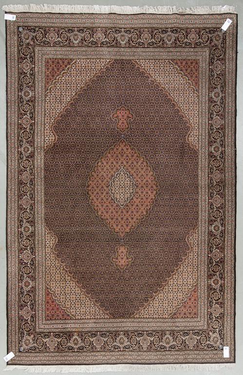 MATTA, orientalisk. Ca 307x198 cm.