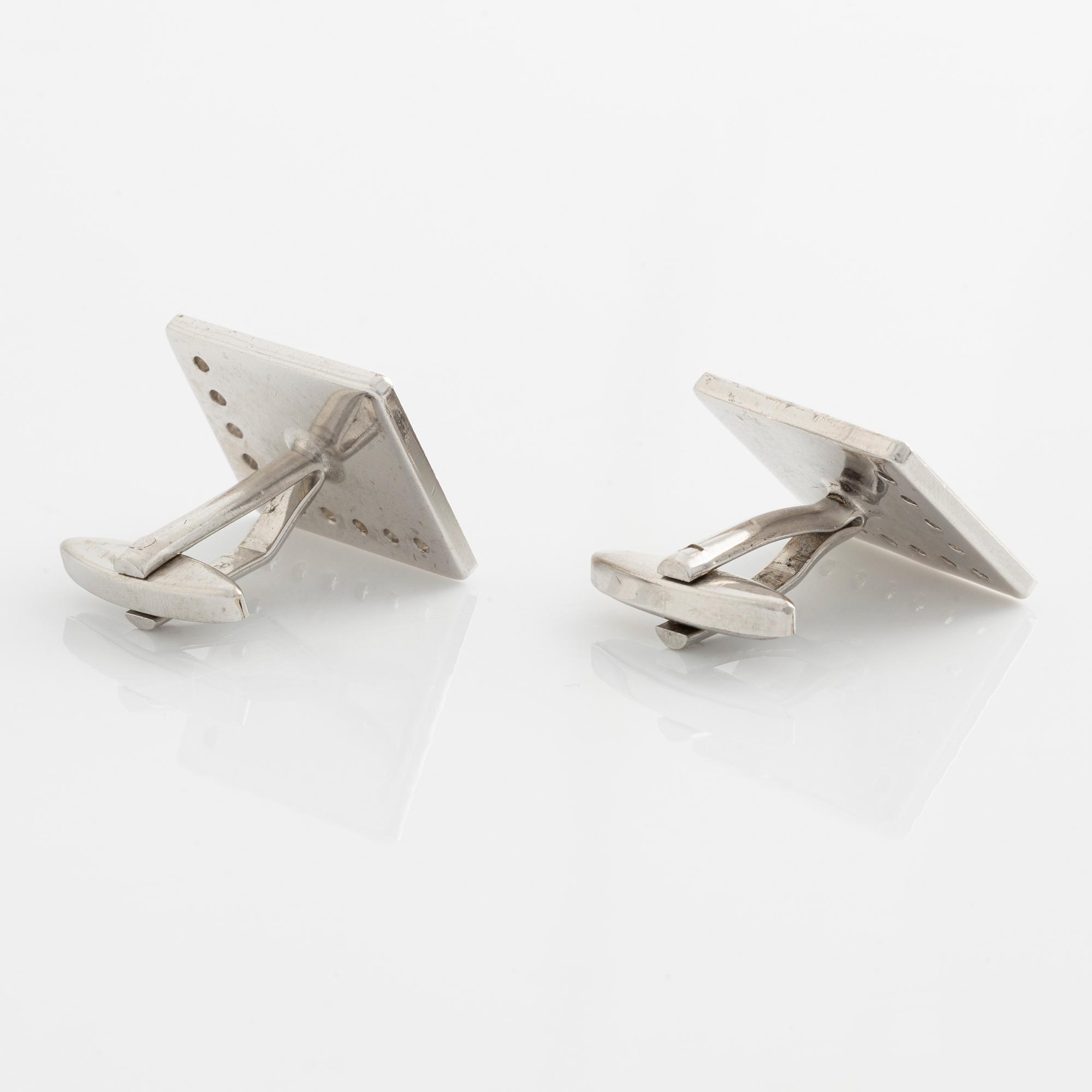 Cufflinks, a pair, white gold with brilliant-cut diamonds.