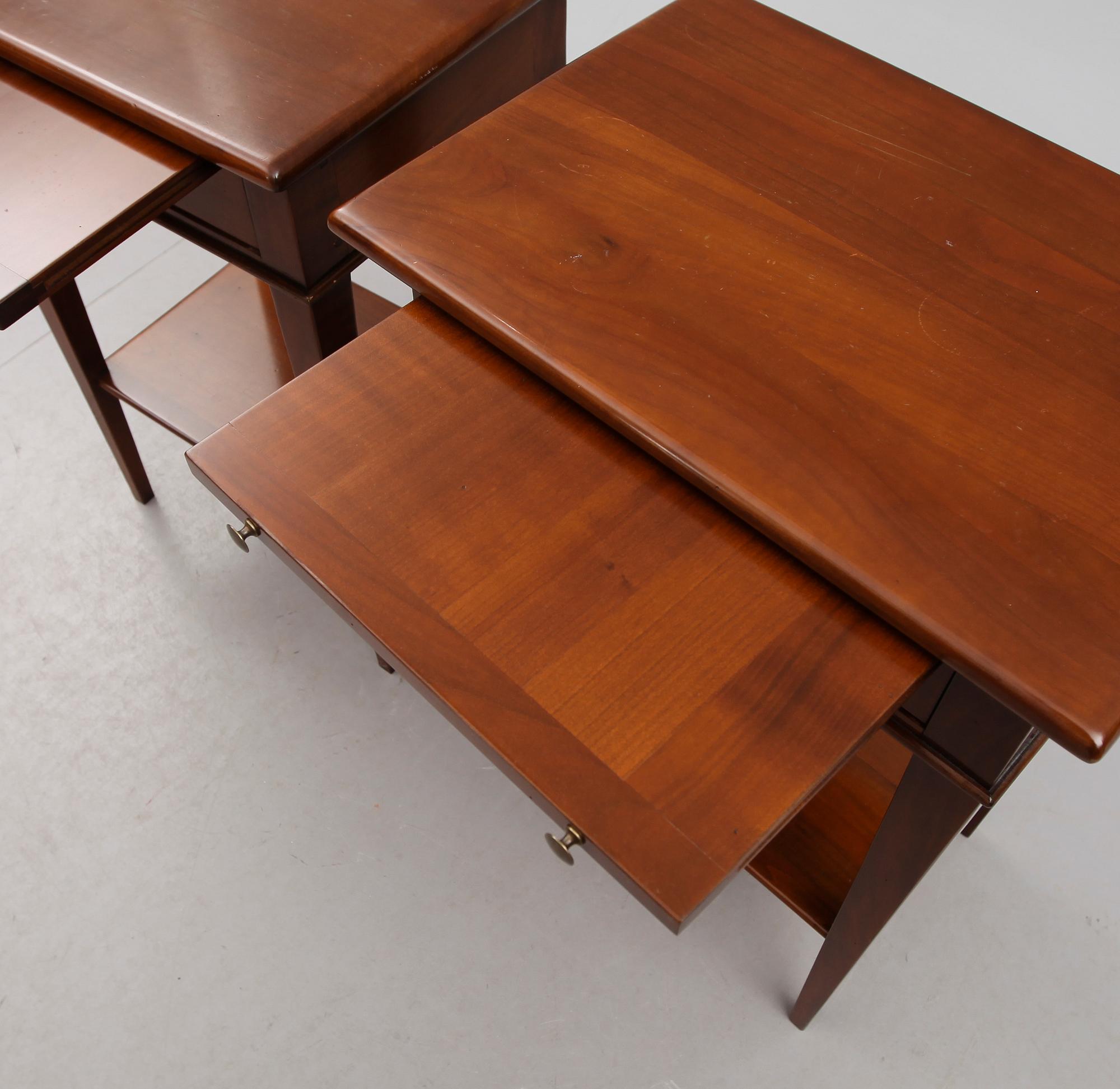 SÄNGBORD, 1 par, Richelieu, Frankrike, 1900-talets andra hälft.