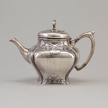 A Swedish Art Nouveau silver teapot, maker's mark CF Carlman, Stockholm, 1904.