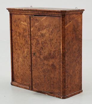 VÄGGSKÅP, 1800-tal.