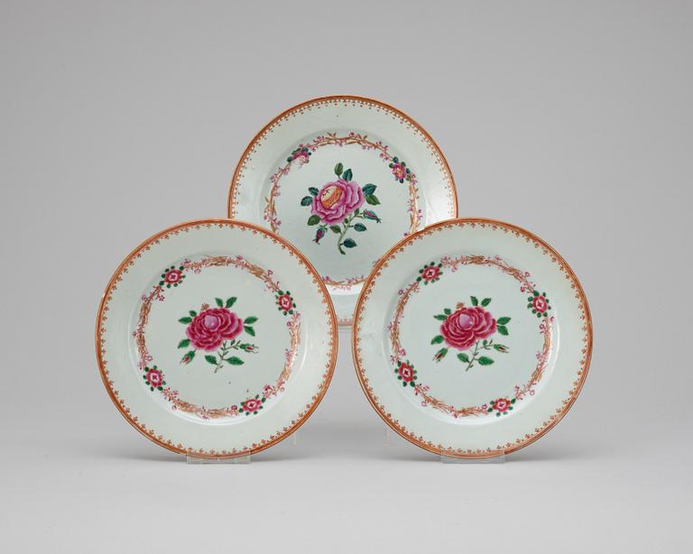 A set of three famille rose dinner plates, Qing dynasty, Qianlong (1736-95).