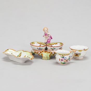 Herend, ruoka-astiasto, 91 osaa, posliinia, "Queen Victoria". Unkari.