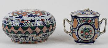 SKÅL MED LOCK samt MUGG. Kina 1700/1900-tal.