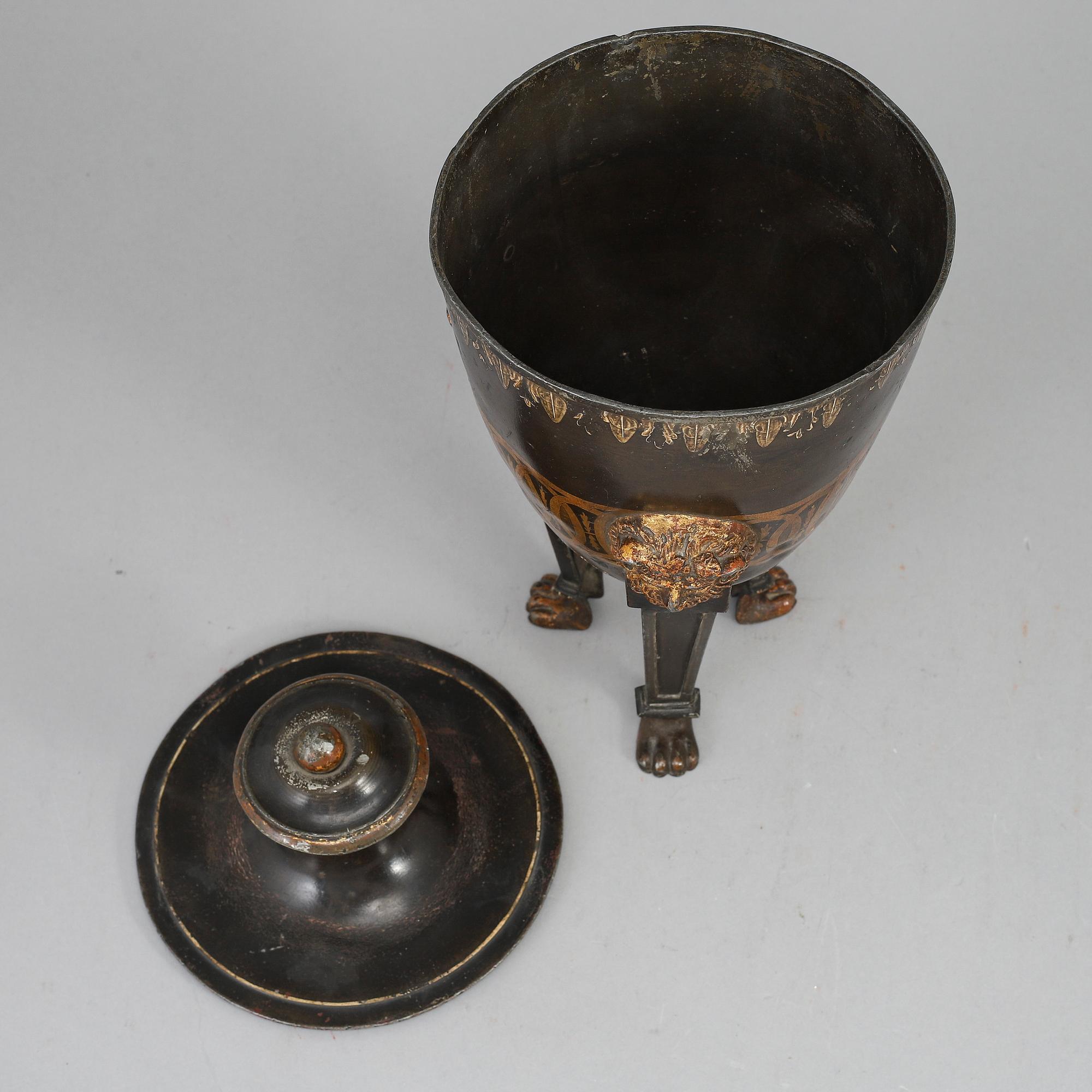 URNA MED LOCK, Biedermeier, sannolikt Tyskland, 1800-talets första hälft.