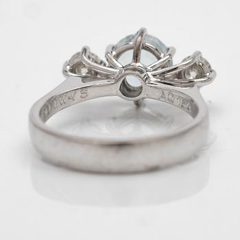 18K white gold ring with aquamarine and diamonds.