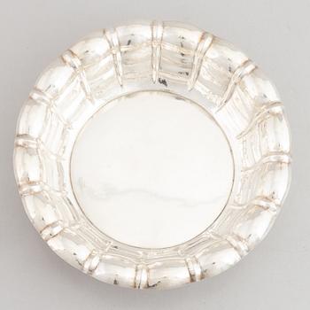 A German silver 800 bowl, mark of Läger & Co, Hanau, Germany, early 20th Century.