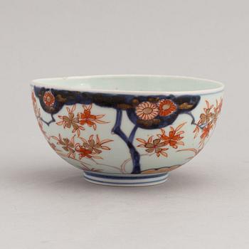 A Japanese vase and a bowl, 18th and 19th Century.