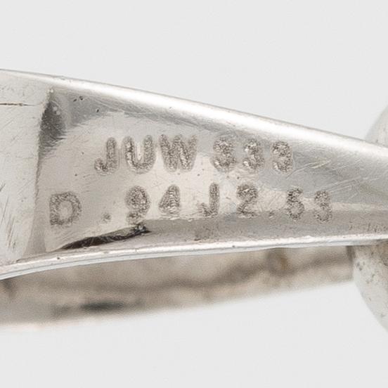 Pendant, low-grade white gold with green quartz and brilliant-cut diamonds.