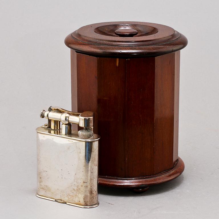 TÄNDARE samt TOBAKSBURK, Dunhill, England, 1900-tal.