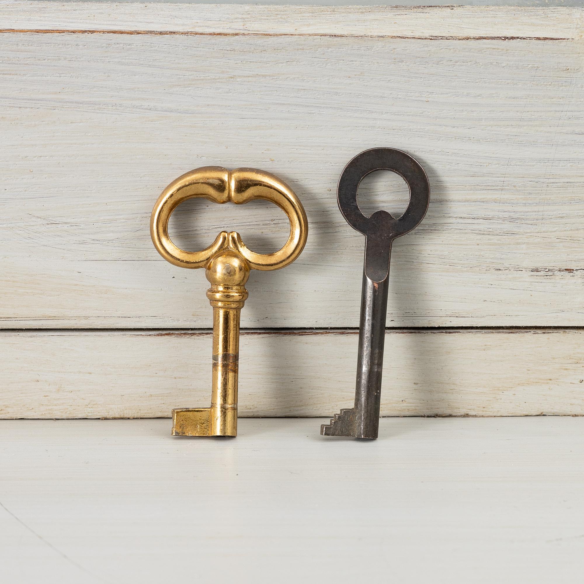 Vitrinskåp, från omkring år 1900.