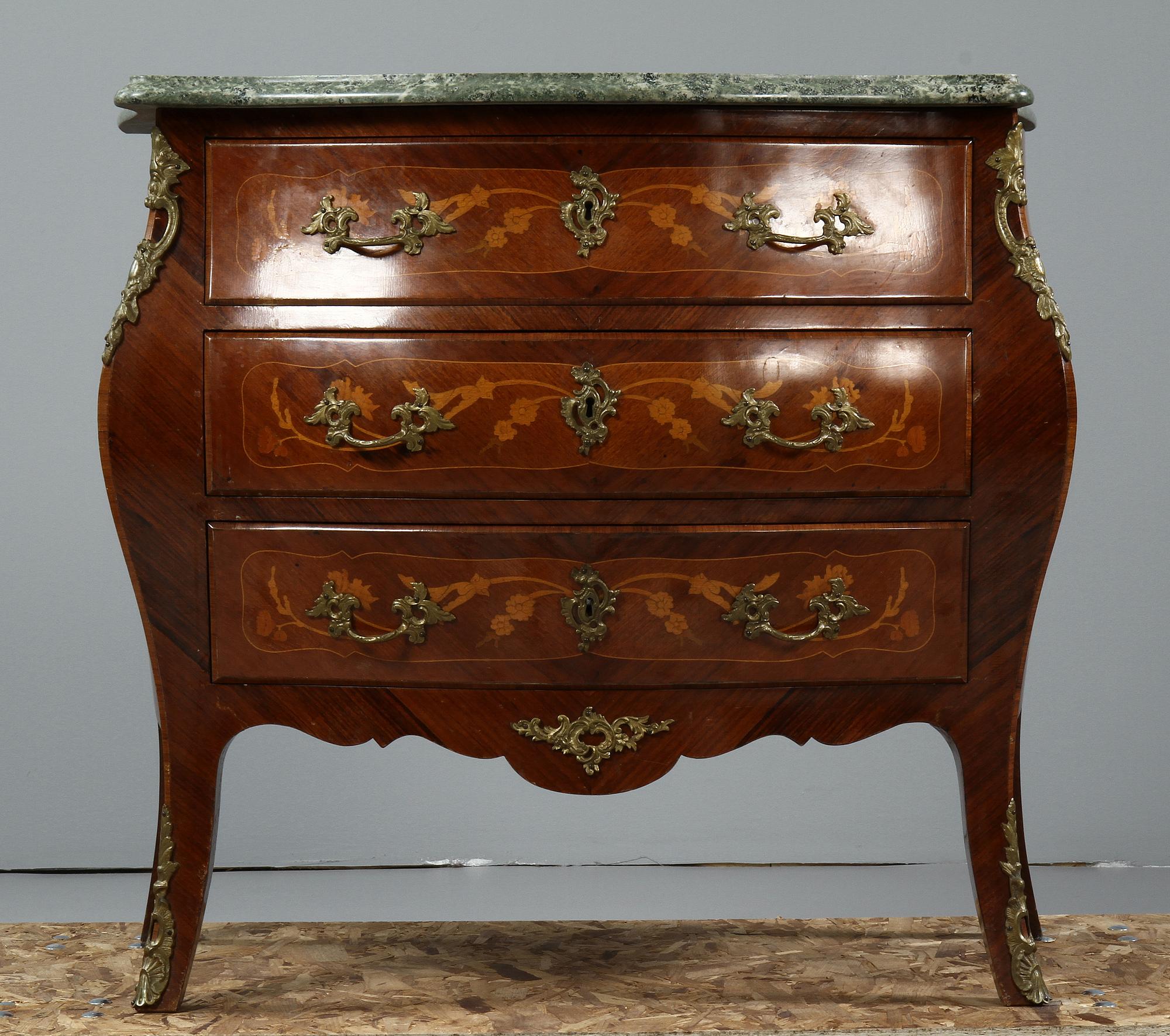 BYRÅ, rokokostil, 1900-tal.