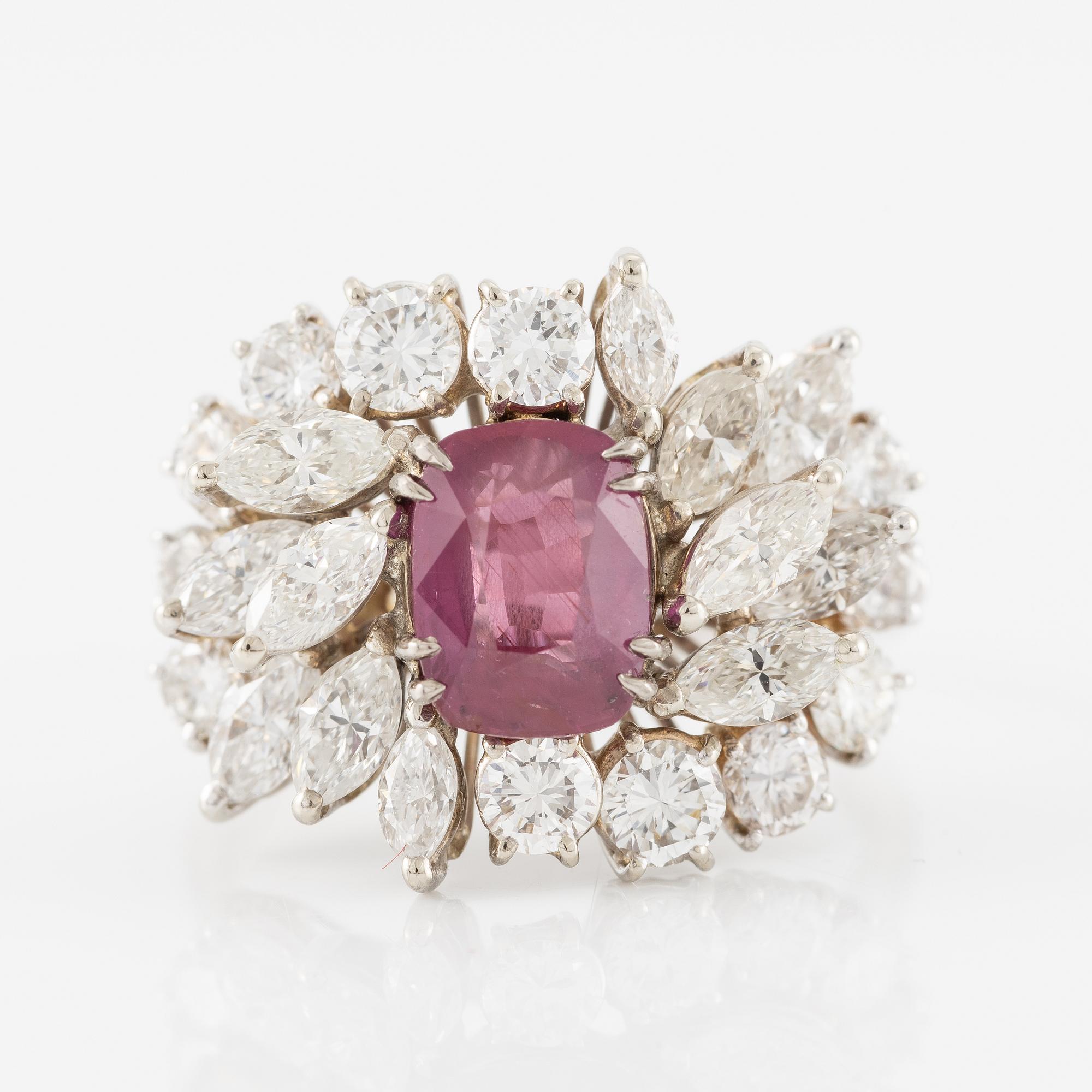 Ring 18K white gold with a ruby and navette- and brilliant-cut diamonds.