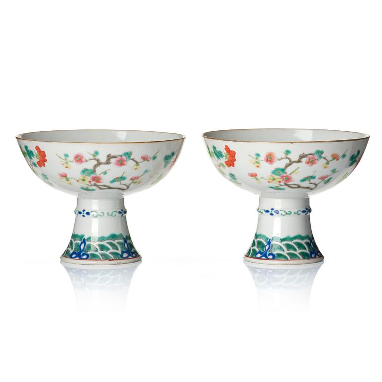 A pair of famille rose tazzas, Qing dynasty, circa 1900.