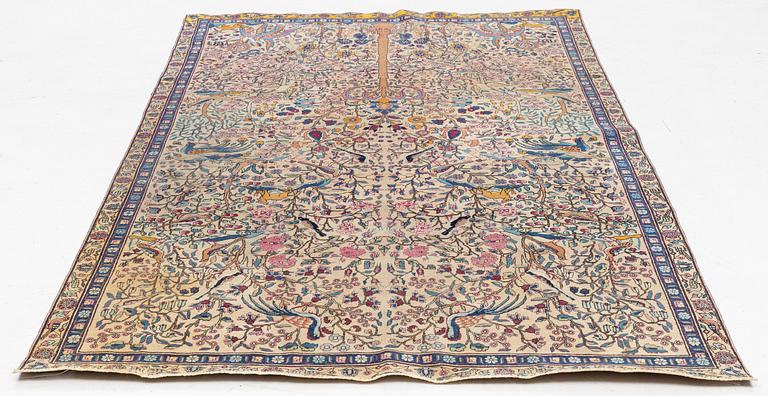 A carpet, semi-antique persian possibly Esfahan/Tehran/Kashan ca 259 x 156 cm.