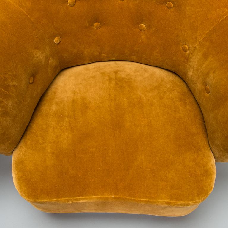 A pair of mid-20th-century armchairs.