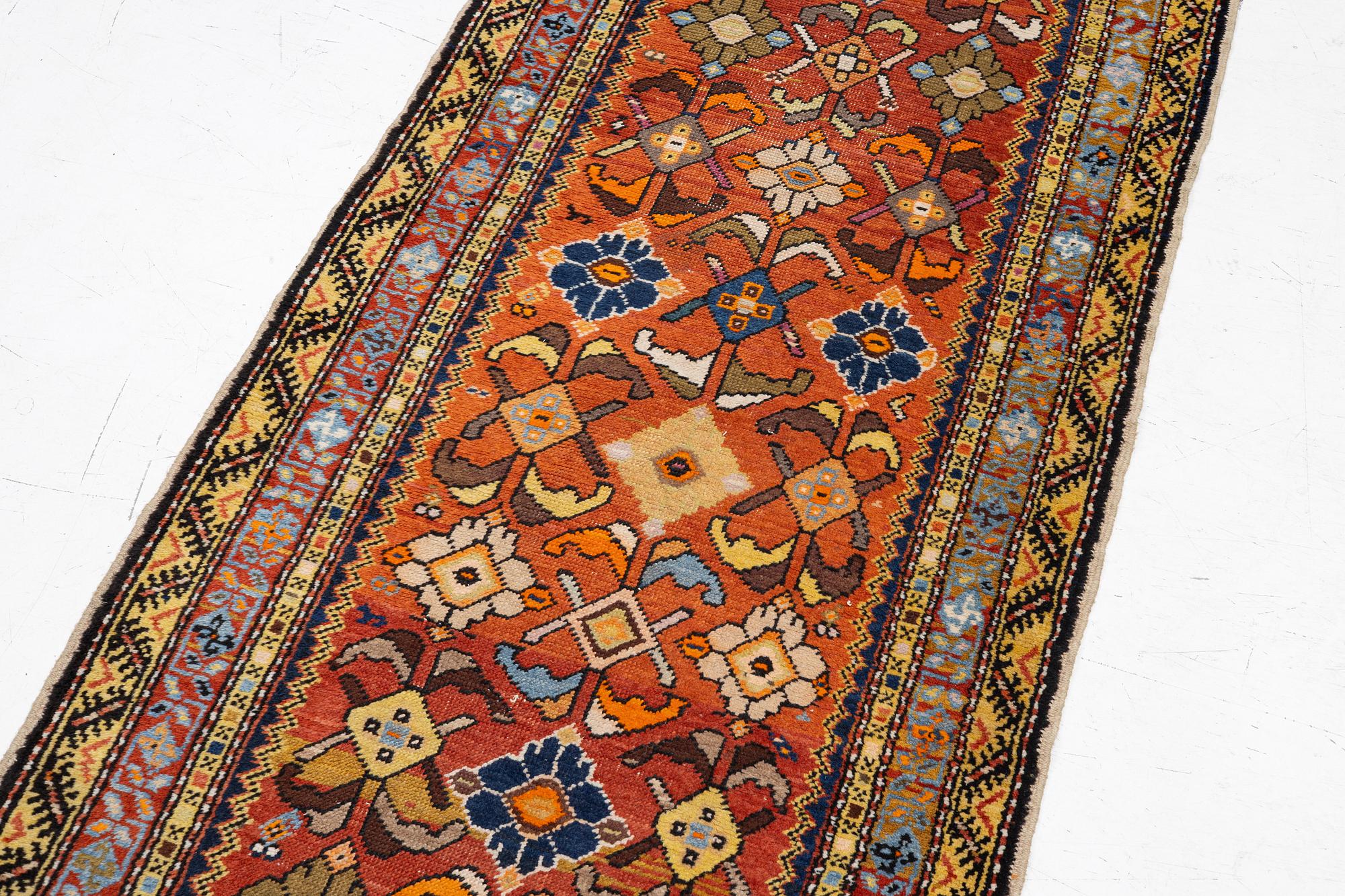 Gallerimatta, Anatol, antik, ca 425 x 90 cm.