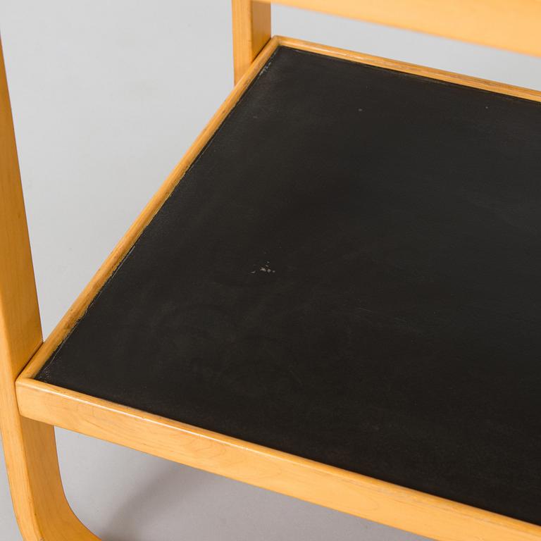 Alvar Aalto, serveringsvagn, modell 98, O.Y. Huonekalu- ja Rakennustyötehdas A.B. 1900-talets mitt.