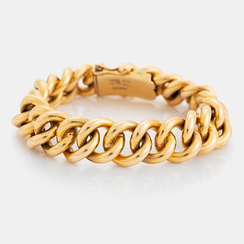 360. An 18K gold bracelet.