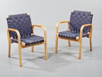 KARMSTOLAR, ett par, modell 45, Alvar Aalto, Artek, 1900-talets andra hälft.