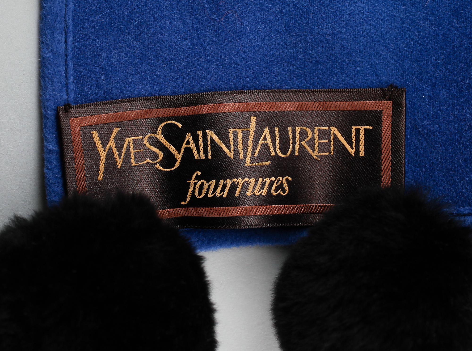 SCARF, Yves Saint Laurent.
