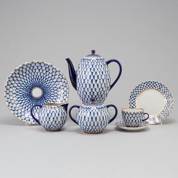 A 28 PIECES RUSSIAN PORCELAIN COFFEE SET FROM LOMONOSOV.