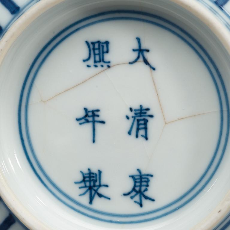 A pair of blue and white bowls, Qing dynasty, with Kangxis six character mark.