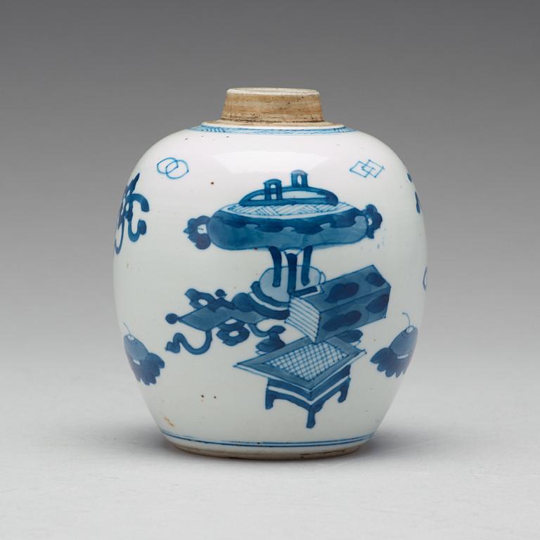 TEKRUKA, porslin. Qingdynastin, Kangxi (1662-1722).