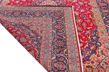 A Keshan carpet, c. 408 x 295 cm.
