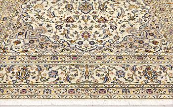 A Keshan carpet, approx. 355 x 248 cm.