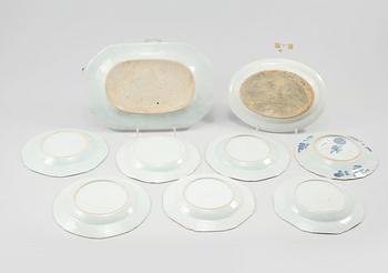 BÄRTALLRIKAR, 7 st, samt FAT, 2 st, porslin, Kina, 1700-tal respektive 1800-tal.