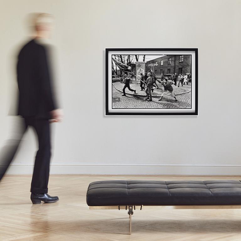 Hans Runesson, "Kvinnan med handväskan”, 1985.