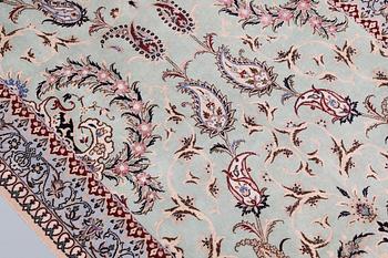 A Nain runner, part silk, so-called 6LAA, approx. 495 x 91 cm.