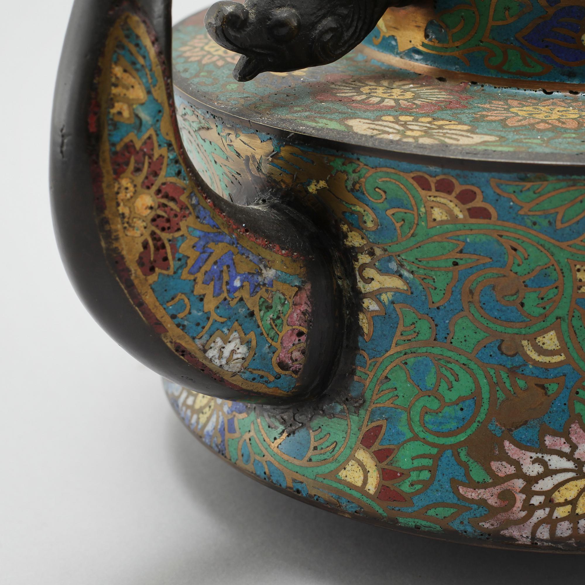 A Japanese cloisonné pot, circa 1900.