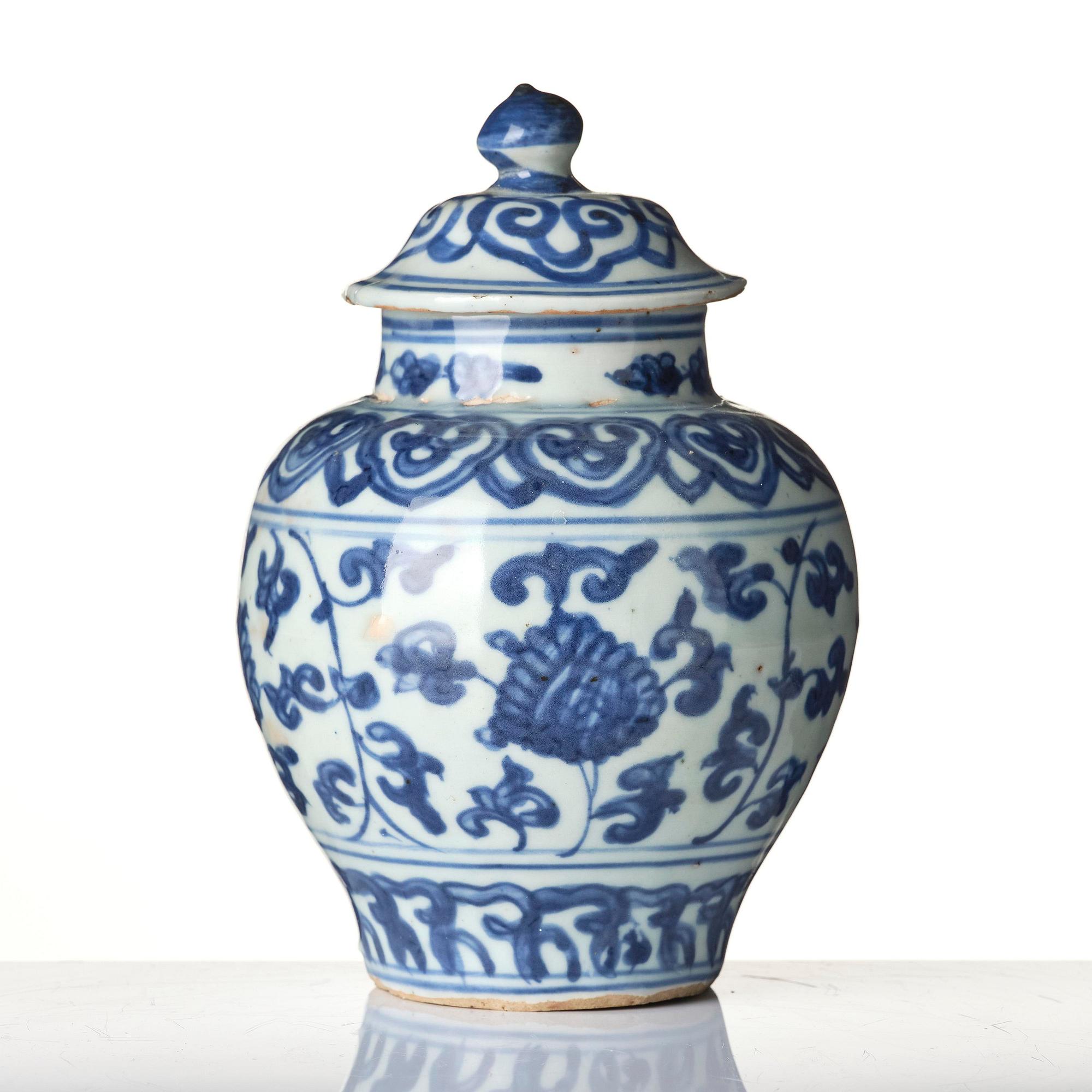 A blue and white jar, Ming dynasty, Jiajing (1522-1566).