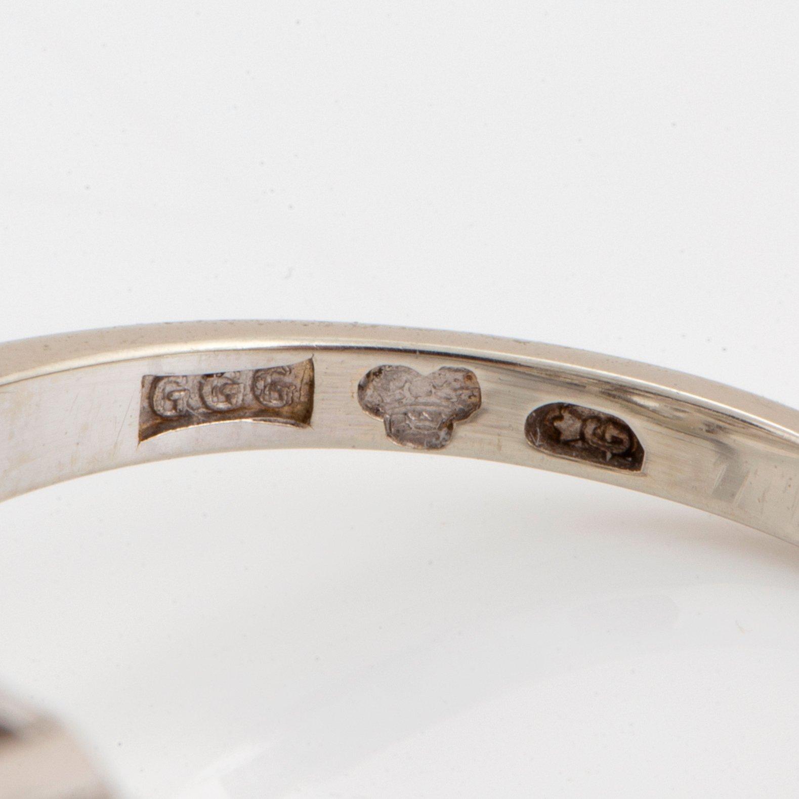 Ring 18K vitguld med gammalslipade diamanter med total vikt ca 1.50 ct.