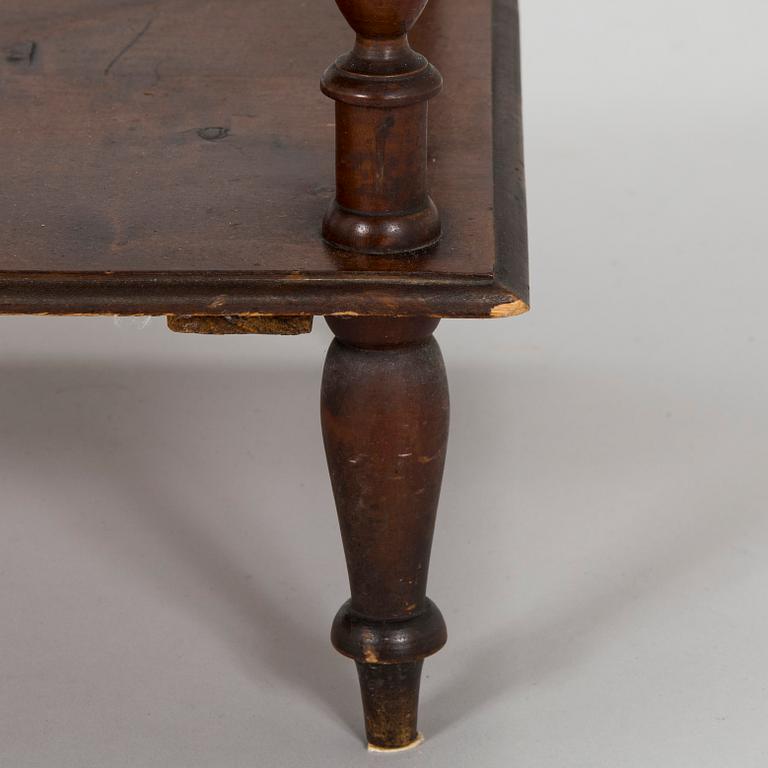 A late 19th-century Étagère.