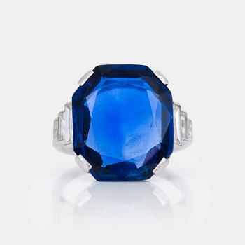 704. An unheated 11.27 ct Ceylon sapphire and baguette-cut diamond ring. Total carat weight of diamonds 0.70 cts.