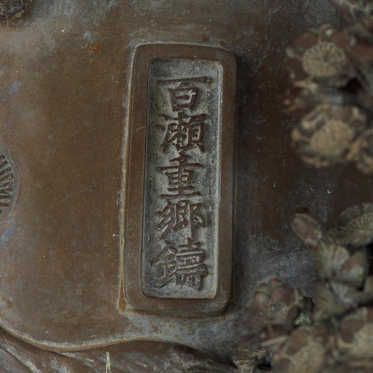 VASER, ett par, brons. Japan, Meiji (1886-1912).