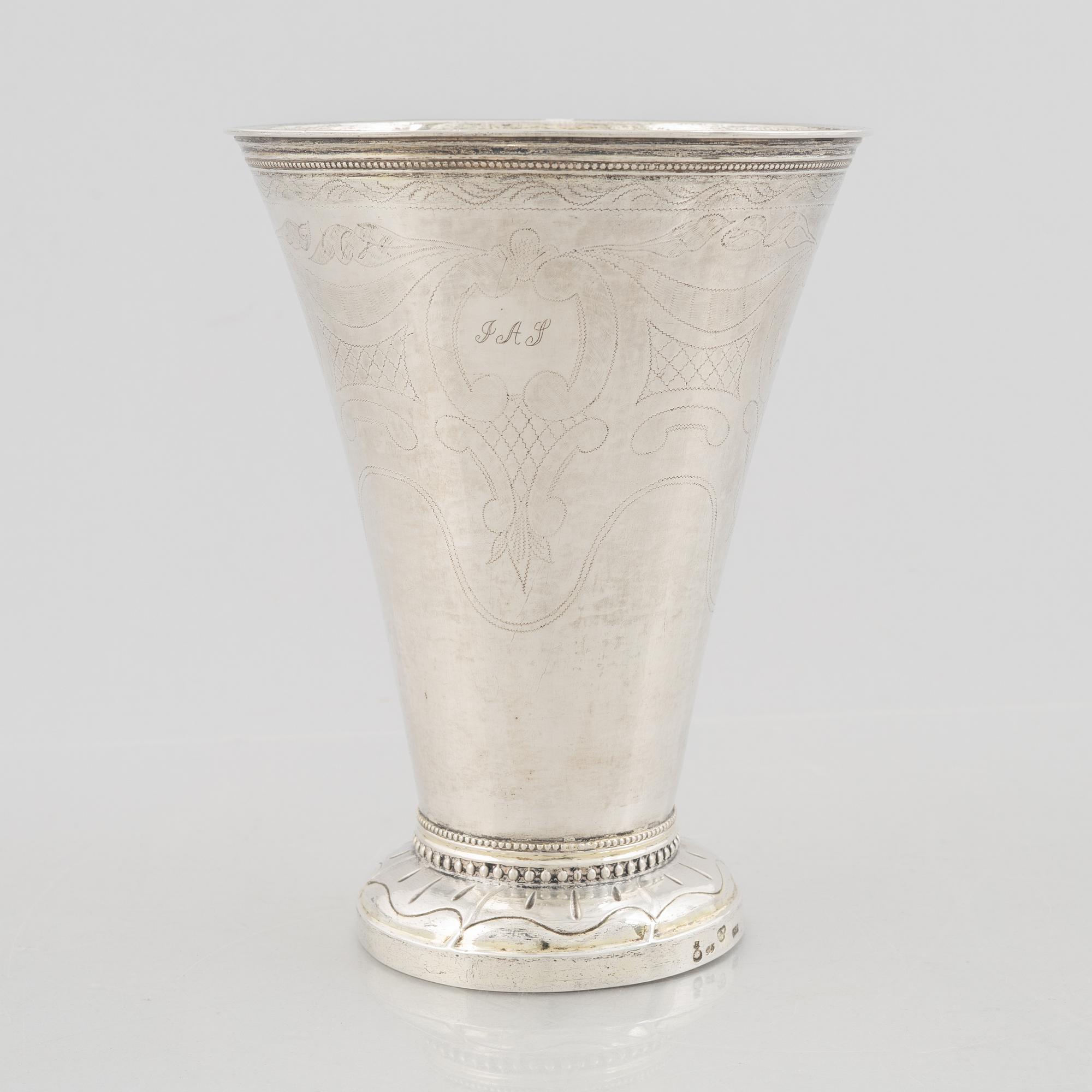 A silver beaker by Erik Ernander, Uppsala, 1809.