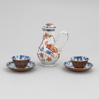 A Chinese porcelain ewer with cover, a pair of cups with saucer, Kangxi,