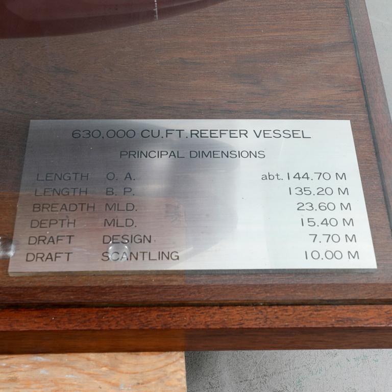 M/S Reefer Jambu, delivered in 1985, shipping company model in display case.