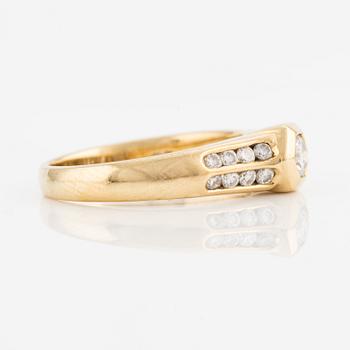 Ring, 18K guld med briljantslipade diamanter, Italien.