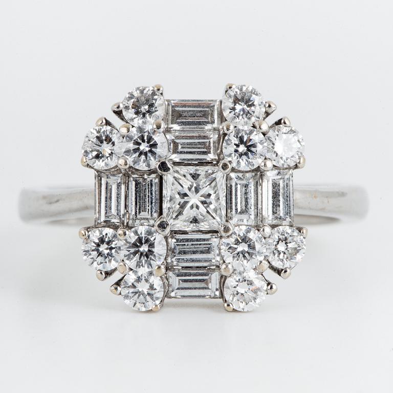 A ca 1.20 cts brilliant- princess- and baguette-cut diamond ring.