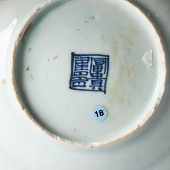 A blue and white 'floral' dish, Ming dynasty, Jiajing (1521-1566).