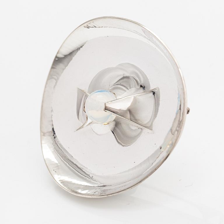 Elis Kauppi, A silver brooch with opal glass pearl. Kupittaan kulta, Turku 1961.