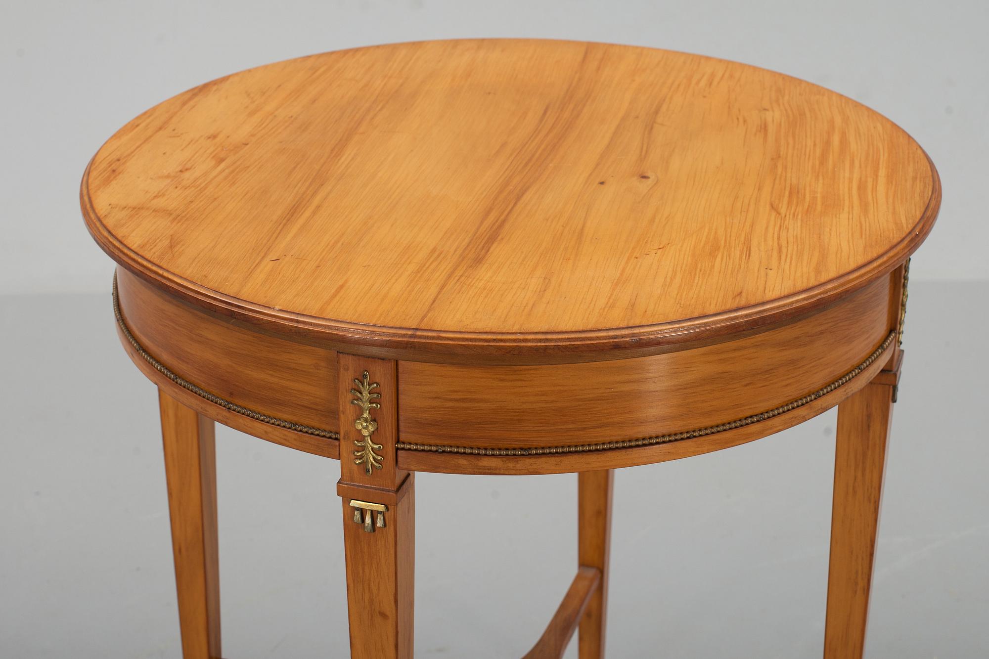 BORD, gustaviansk stil, 1900-talets andra hälft.