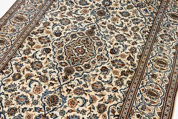 A Keshan carpet, c. 295 x 195 cm.