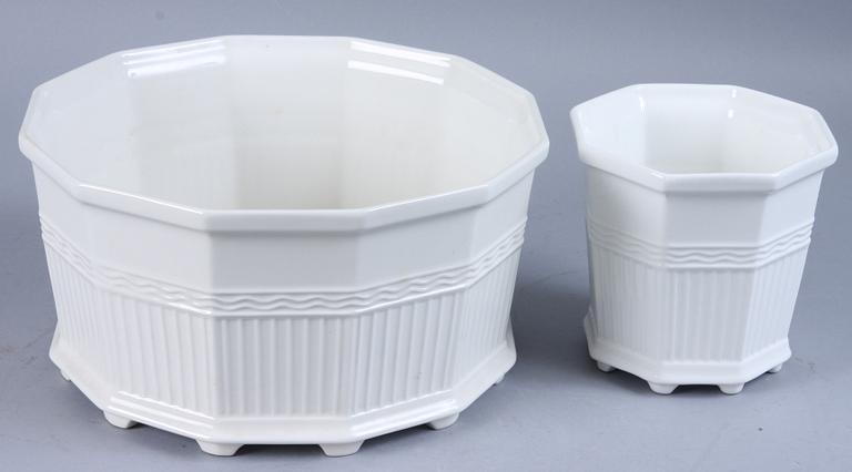 YTTERFODER, två st, porslin, "Waldemarsudde", Prins Eugen, Gustavsberg, modellen formgiven år 1915.