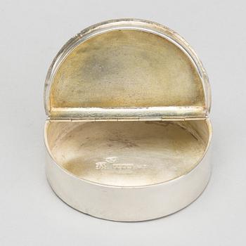 A Swedish 19th century silver box with lid mark of Jonas Elg Västerås 1804, 6,5 x 2 cm, weight 99 gr.